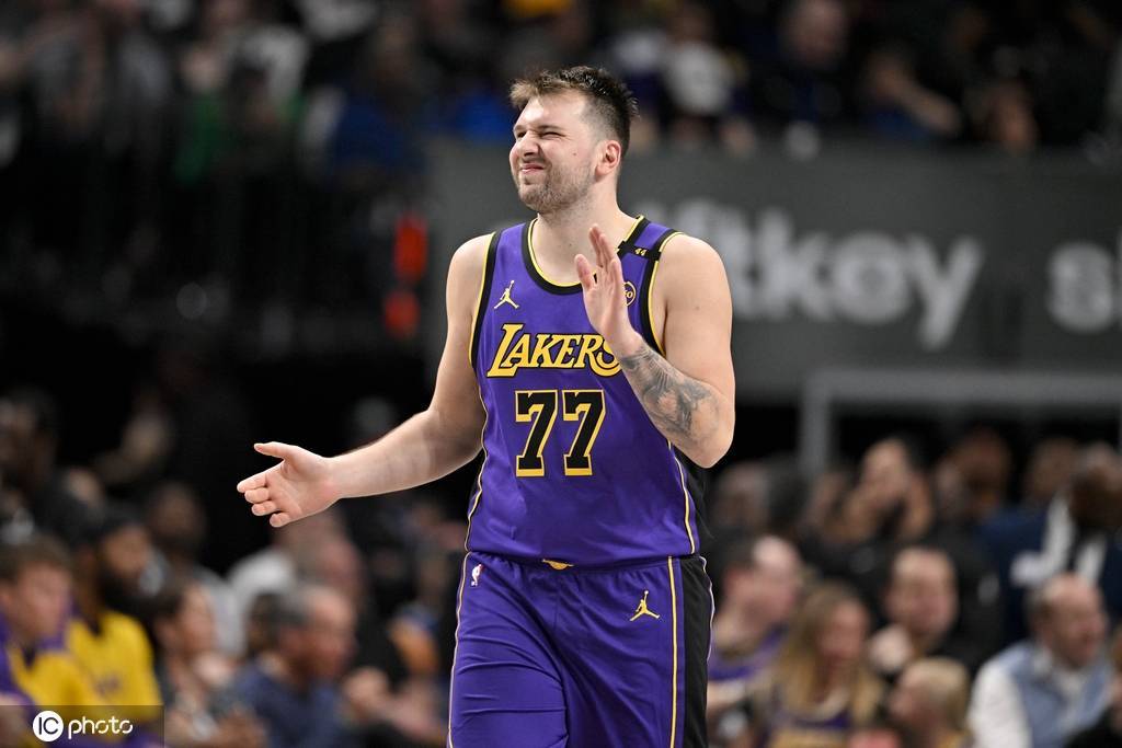 手刃旧主!东契奇爆砍45分 一人打穿独行侠防线